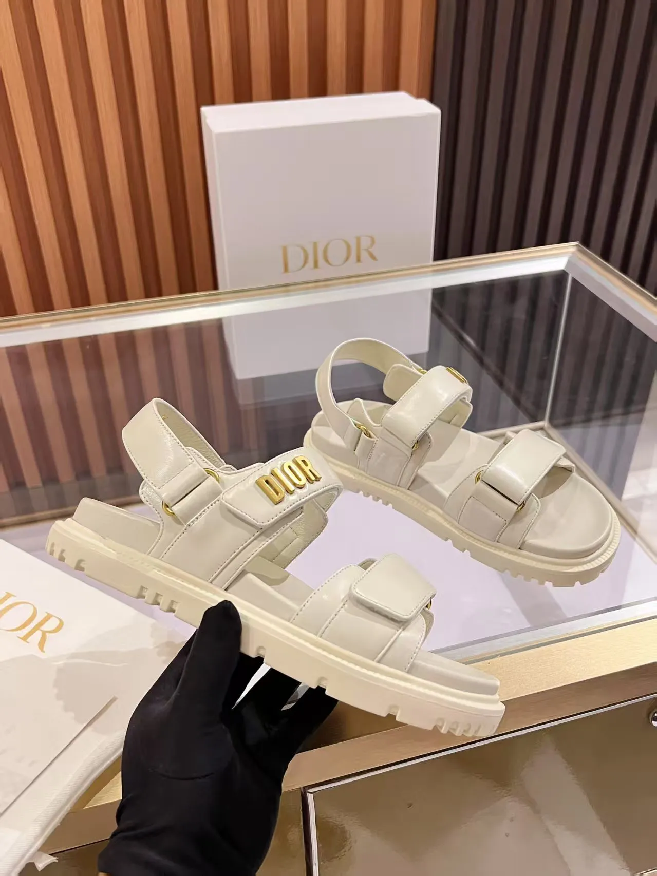 👟👟Ex-factory price 480👟👟 Dior classic popular sandals Step into the fashion territory of Dior slippers and encounter the ultimate fusion of elegance and comfort. The upper is engraved with the Christian Dior Paris logo using exquisite embroidery technology. The delicate stitching tells the brand's profound heritage and is fully recognizable.   Made of high-quality materials, it feels soft and fits your feet, as if it is a gentle care tailor-made for your feet. The sole is carefully designed and engraved with Christian Dior's lucky star symbol. It is not only a beautiful embellishment, but also provides reliable grip, making every step steady and secure.   It has a simple design and is easy to put on and take off. Whether it is a lazy weekend or a pleasant vacation, it can be easily adapted. Whether paired with casual shorts, casual jeans, or an elegant dress, Dior slippers can instantly enhance the overall style and show a casual fashion attitude.   Dior slippers, in the name of fashion, inject luxurious charm into your life and accompany you with every step you take with confidence and elegance. Material: Fine genuine cowhide upper, outsole, TPR, non-slip and wear-resistant, code number: 35-41 (42 customized)